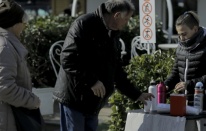 Saraybosnalı 12 yaşındaki Mehanovic, çay satarak depremzedelere yardım topluyor: