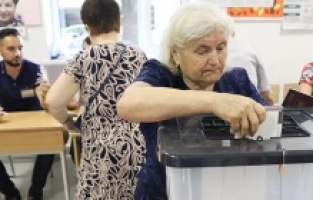 Arnavutluk’ta gergin seçim: Sandık çıkış anketleri kıyasıya yarışa işaret ediyor