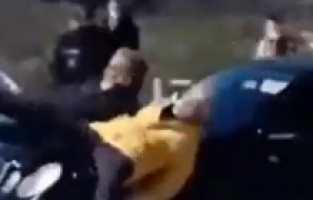 Karadağ’da skandal: Başbakanın kızının aracı göstericileri yaraladı