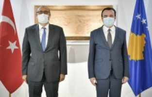 Kurti, Büyükelçi Sakar ile Kudüs'te Büyükeçilik Meselesini Görüştü