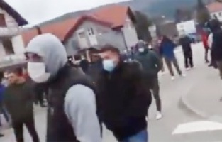 Taşlıca’da İslam karşıtı protesto: Burası Türkiye olmayacak!