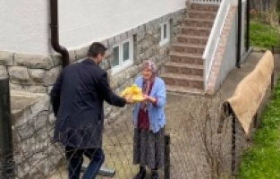 Boşnak imamlar bu ramazan da Srebrenitsalı anneleri unutmadı