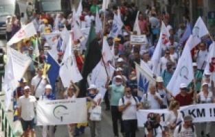 Bosna Hersek'te "asgari ücret" protestosu