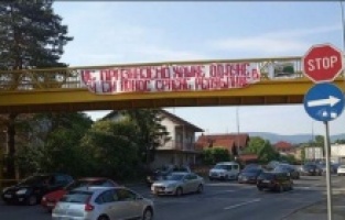 Banya Luka’da soykırım suçlusu Mladiç’e destek pankartı