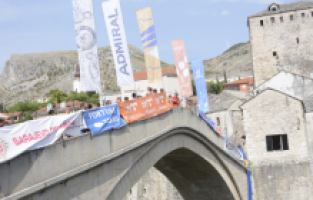 Bosna Hersek'te '455. Geleneksel Mostar Köprüsü Atlayışları' yapıldı