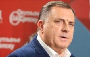 Bosnalı Sırp lider Dodik muhalif milletvekiline küfretti, destekçileri alkışladı