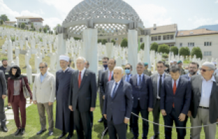 Saraybosna'daki Kovaçi Şehitliği'nde 15 Temmuz şehitleri için dua