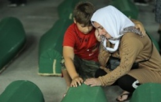 Srebrenitsa şehitlerine son veda