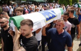 Srebrenitsa Soykırımı’nın 19 kurbanı daha toprağa verildi