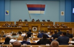 Bosnalı Sırp meclisinin radikal adımlarına Boşnak engeli