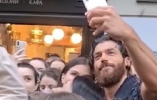Can Yaman, Sırbistan'ı karıştırdı
