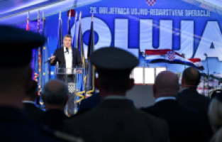 Hırvatistan’dan savaş suçlularına devlet nişanı