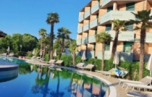 Karadağlı kafe ve restoran işletmecilerinden aşı protestosu