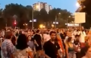 Kuzey Makedonya’da koronavirüs protestosu
