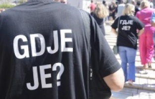 Bosnalılar, Mostar Köprüsü'nde kayıplarını andı