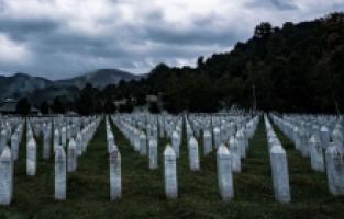 Sosyal medya devlerinden Srebrenitsa soykırımını inkara karşı net tavır