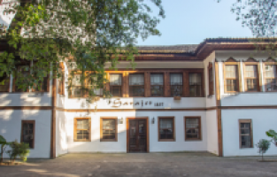 Tiran’daki Osmanlı evi ateşe verildi