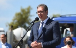 Sırbistan’da Kovid-19 aşısının zorunlu hale getirilmesi tartışılıyor