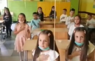 Arnavut ve Boşnak öğrenciler Sırbistan milli marşını boykot etti