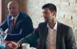 Djokovic, soykırım zanlısıyla aynı karede