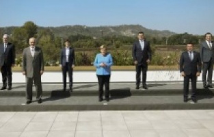 Merkel, bölge liderleriyle bir araya geldi