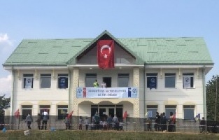 Türk derneği Bosna Hersek'te okulsuz köye okul yaptırdı