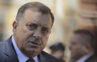 Yeni Yüksek Temsilci, Sırp lider Dodik'i azledecek mi?