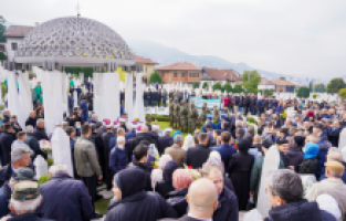 Aliya İzetbegoviç kabri başında anıldı