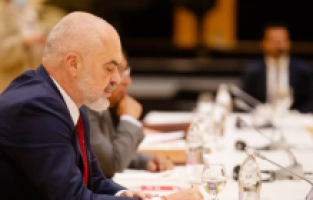 Arnavutluk’ta acil durum