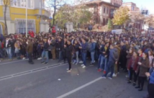 Arnavutluk’ta öğrenci protestosu