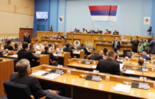 Bosnalı Sırp parlamentosu, paralel devlet kurumu yasasını onayladı