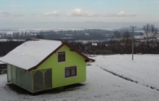 Eşini memnun etmek için "dönen ev" inşa etti