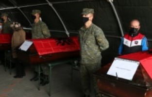 Sırbistan, katliam kurbanlarının kalıntılarını Kosova'ya iade etti