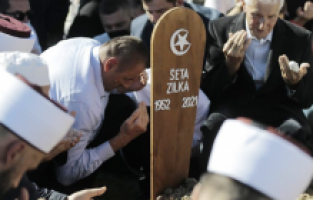 Saraybosnalı yoksul ve kimsesizlerin annesi Zilha Teyze toprağa verildi