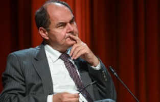 Schmidt: “Bosna Hersek vatandaşlarının hayatlarını tehlikeye atmayın”