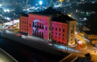 Tarihi Vijecnica Kütüphanesi, Türk bayrağıyla ışıklandırıldı