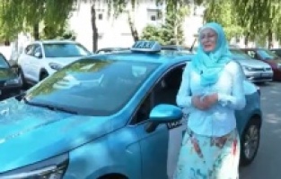 Zagreb'in tek başörtülü Türk taksicisi: "Başörtüm nedeniyle iş bulamadım"