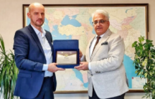 TİKA Başkan Yardımcısı Çevik’e “Altın Zambak” ödülü