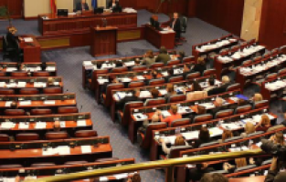 Kuzey Makedonya’da hükümet görevde kaldı