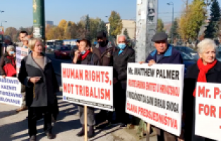 Saraybosna’da ABD Büyükelçiliği önünde protesto