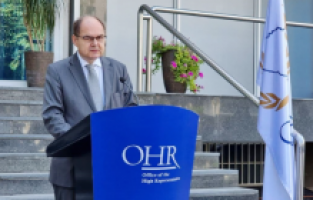 Schmidt'ten Sırp lider Dodik'i görevden alma sinyali