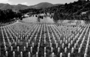 "Srebrenitsa'da geceler daha uzun ve ürkütücü bir hal aldı"