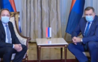 Bosna Hersek’teki krize ilişkin şok iddia: “Dodik, Varhelyi ile anlaştı”