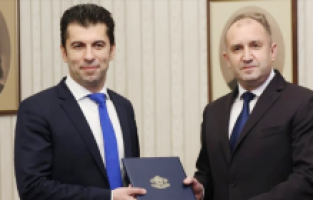 Yeni Bulgaristan hükümetinden Kuzey Makedonya'ya zeytin dalı