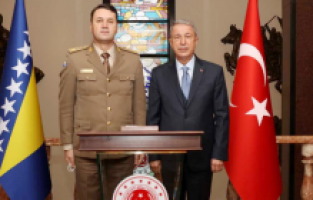 Millî Savunma Bakanı Akar ve Bosna Hersek Genelkurmay Başkanı Masovic’ten askeri iş birliği mesajı