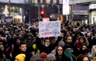 Belgrad'da hava kirliliği protesto edildi