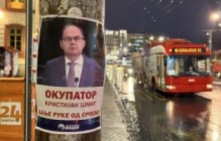 Belgrad'da utanç verici posterler: "İşgalci"