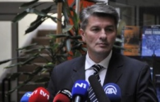 Boşnak parlamenter, savunma bakanlığına Sırpların ayrılma senaryosuna hazırlık çağrısı yaptı