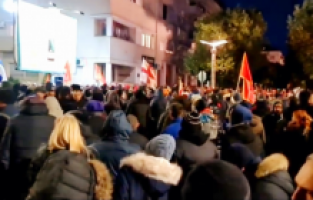Karadağ’da hükümet yanlıları sokağa döküldü