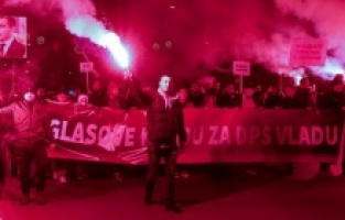 Karadağ'da Krivokapic hükümetine destek gösterisi